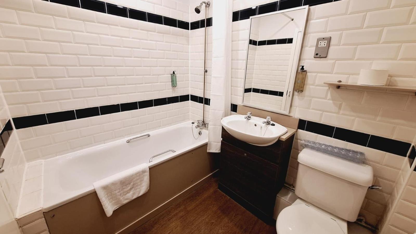 The Brocket Arms Wetherspoon Otel Wigan Dış mekan fotoğraf